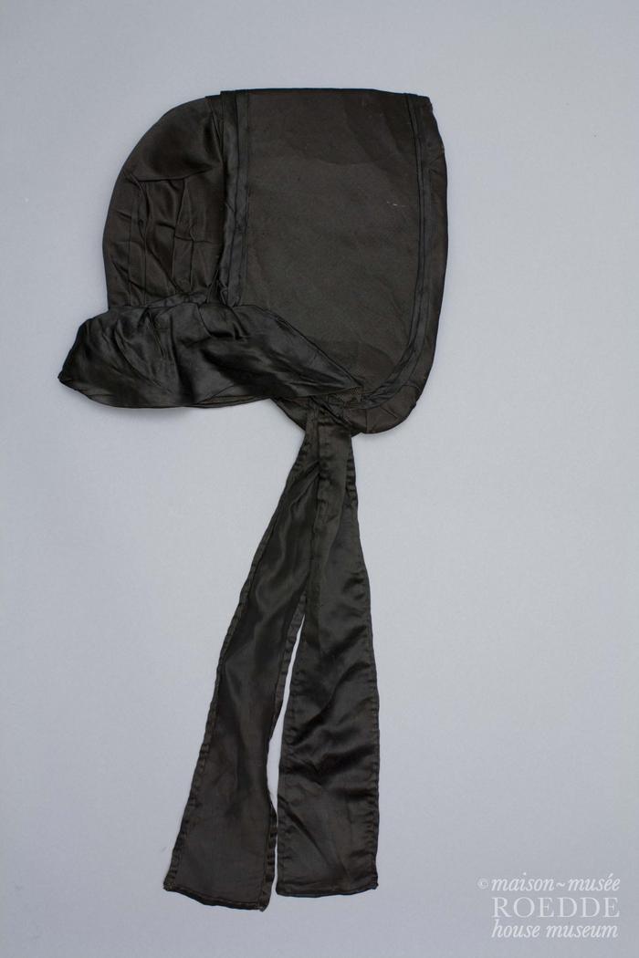 Lady's Black Bonnet